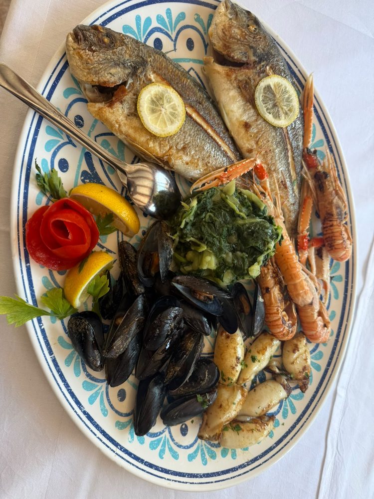 Grilled fish plate with mussels
