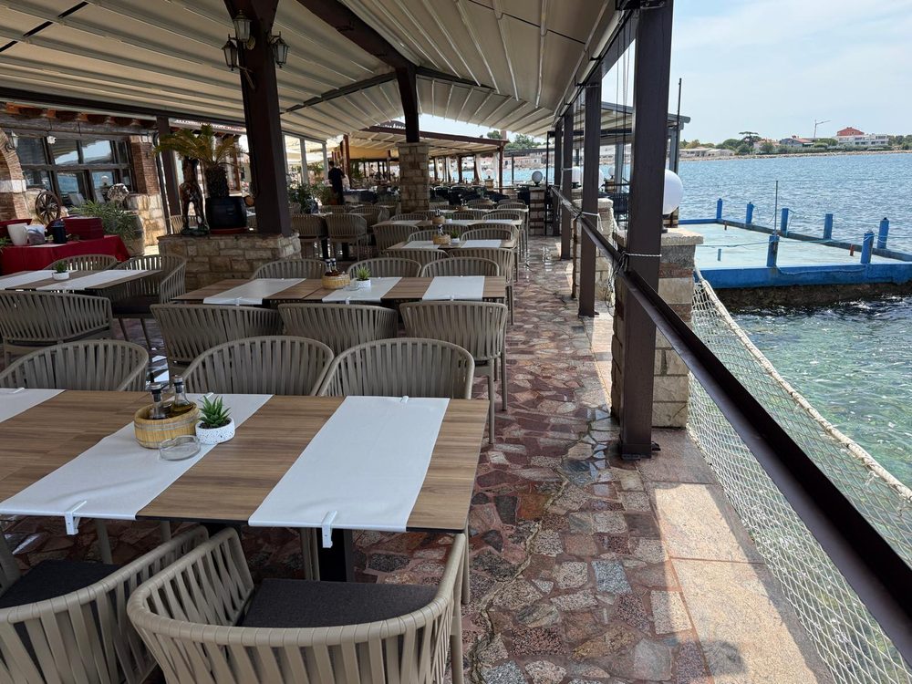 Volta tables above the water